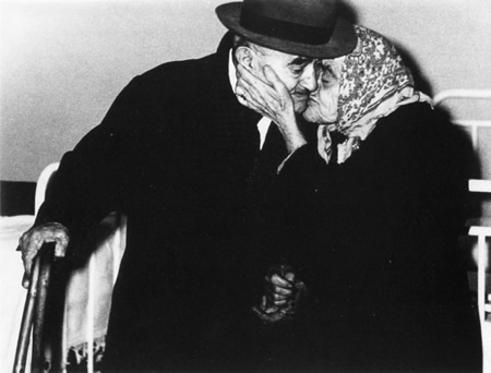 Смерть прийде і матиме твої очі9